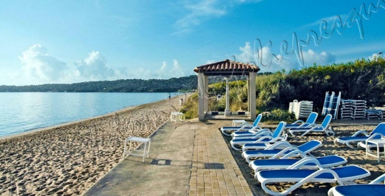Magnifique Parc De La Presqu'Ile Avec Piscine Et Plage Face A Porquerolles ! Hyères Kültér fotó